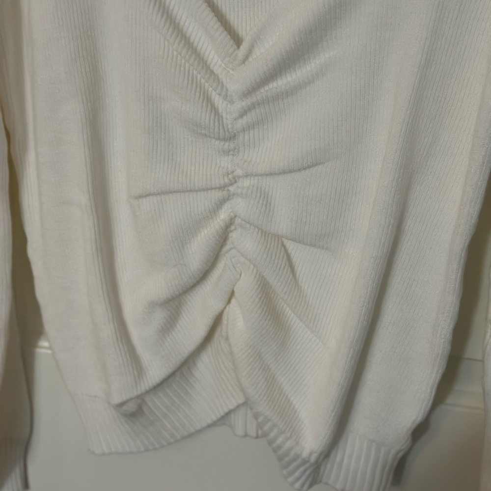 Source Unknown White V-Neck Sweater with Ruched Detail